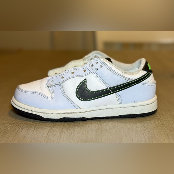 Nike Dunk Low White Black Football Grey Green Strike FB9108-107 13c - Picture 3 of 5